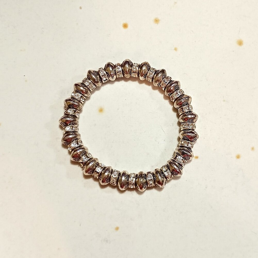 90s Vintage Silvertone Beaded Flower Rhinestone Stretchy Fashion Bracelet - Picture 5 of 7